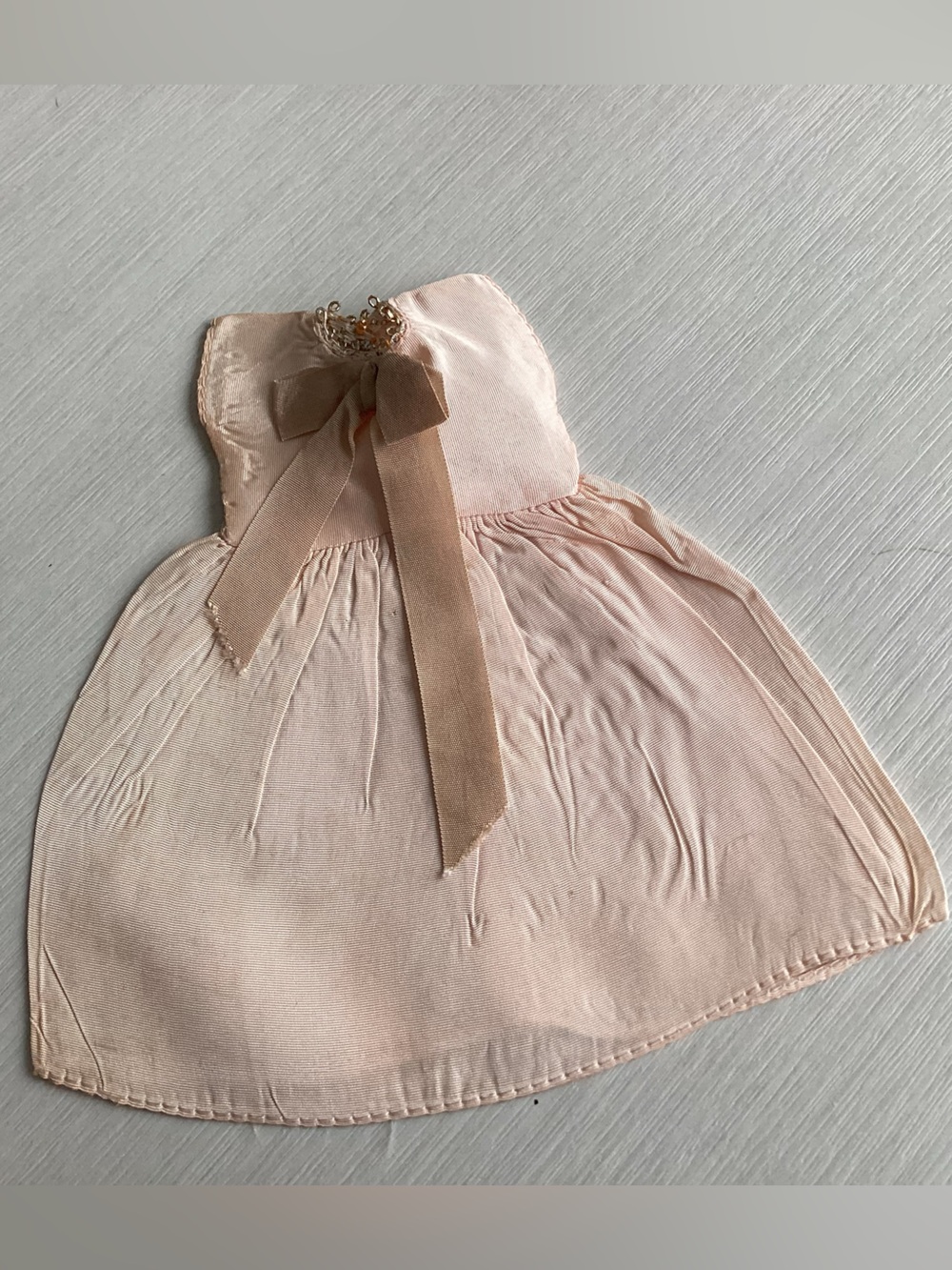 Vtg. Betsy Mc Call light pink taffeta look fabric with silver neckline detail